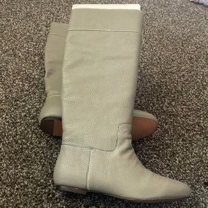 Pour la Victoire knee high boots